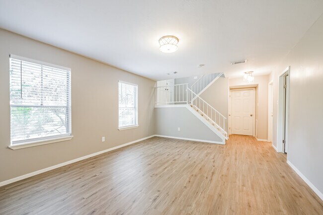 Building Photo - 2051 Oak Shores Dr