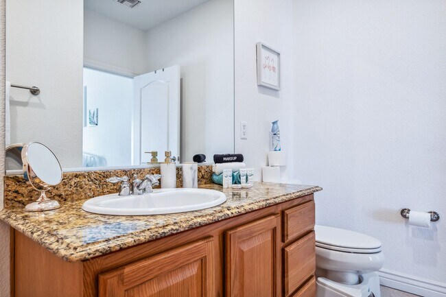 Building Photo - 3 BR + Bonus, Fully furnished, Includes Ut...