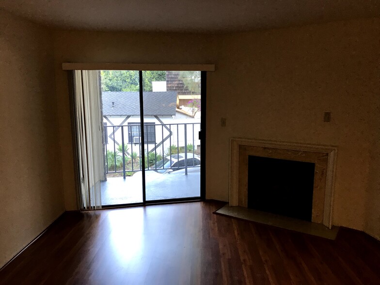 Balcony - 1830 N Verdugo Rd