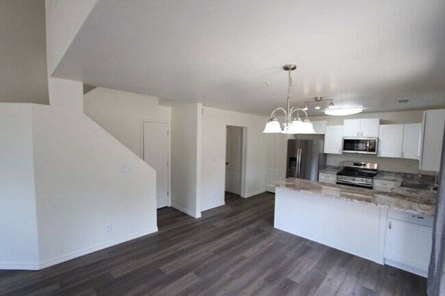 Building Photo - Remodeled End-Unit Townhome @ Village at Elk Run | 3 Bed, 2.5 Bath + 2-Car Garage