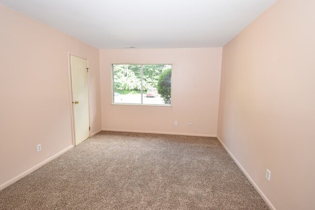 Building Photo - Topsfield 1 bedroom condo