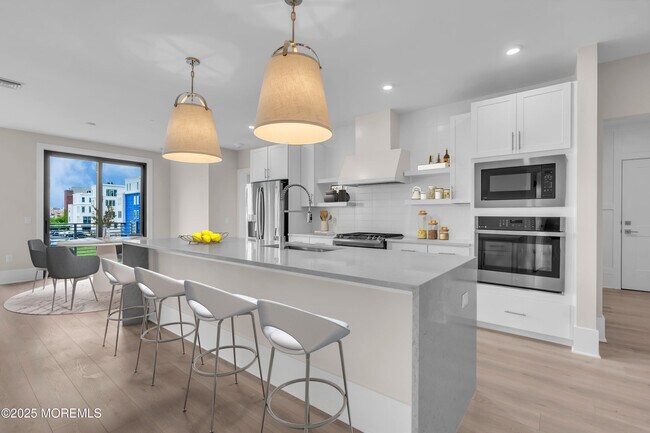 Building Photo - 218 3rd Ave