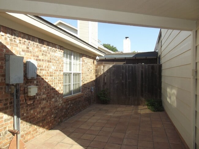 Building Photo - 2/2/2 Townhouse in Southwest Lubbock