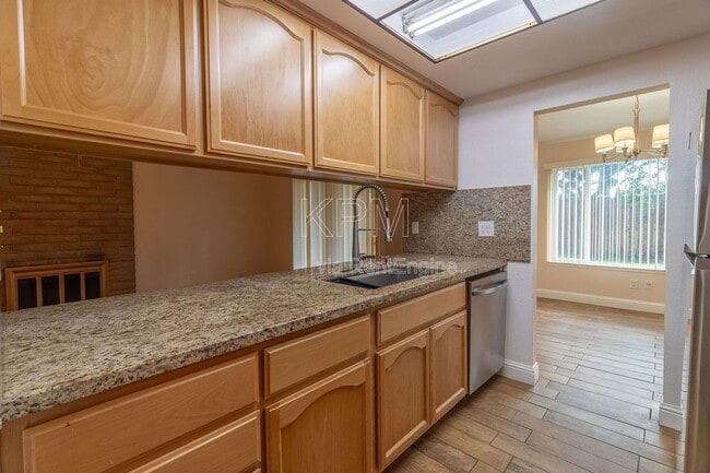 Building Photo - 2414 Shropshire Dr