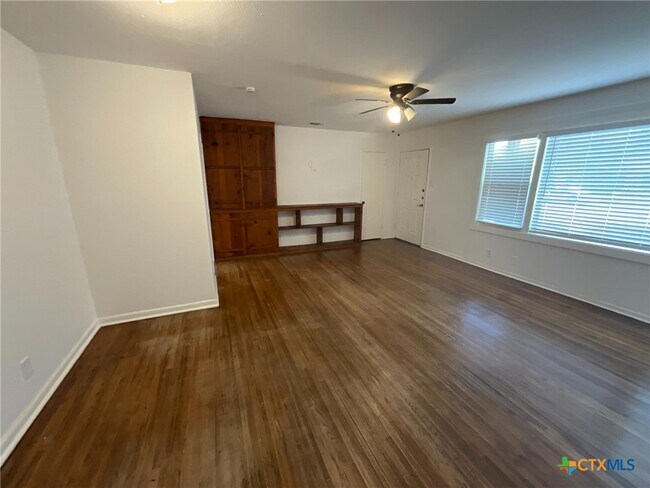 Building Photo - 1004 Lawndale Ave