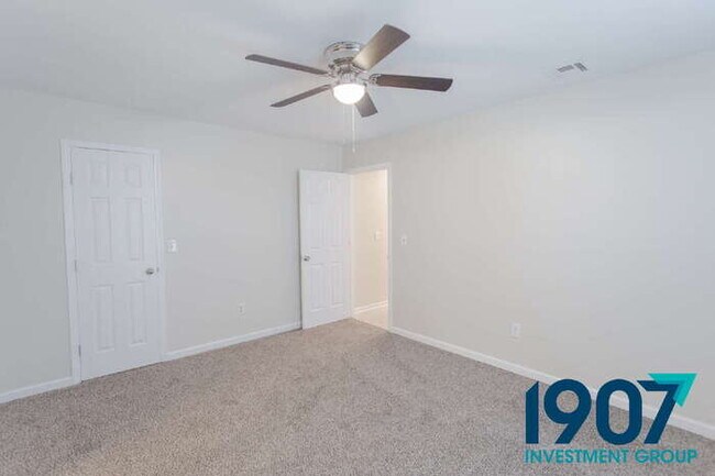 Building Photo - Stunning 3-Bedroom Home with Dramatic Vaulted Ceilings and Loft in OKC!