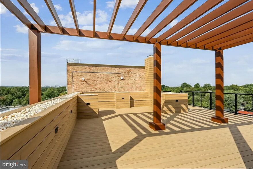 Building Photo - 1900 Lyttonsville Rd