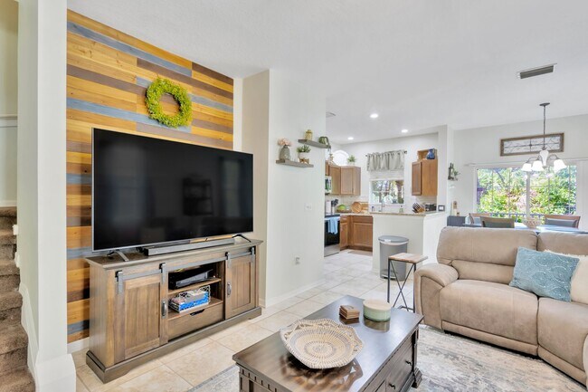 Building Photo - Great Townhouse in Gated Community