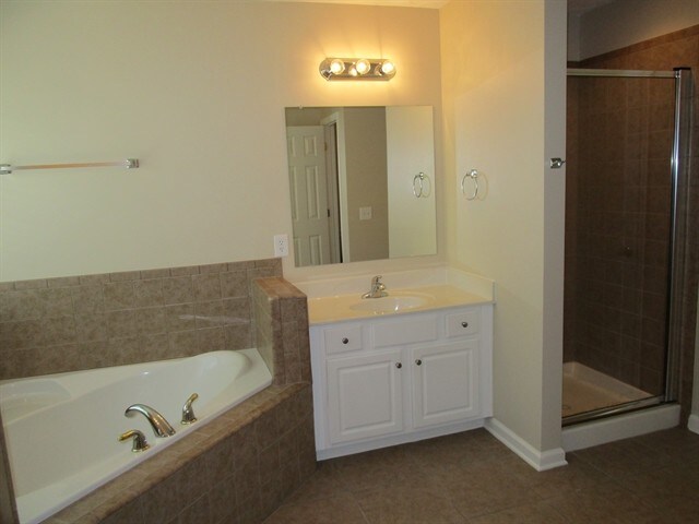 Building Photo - 113 Village Dr