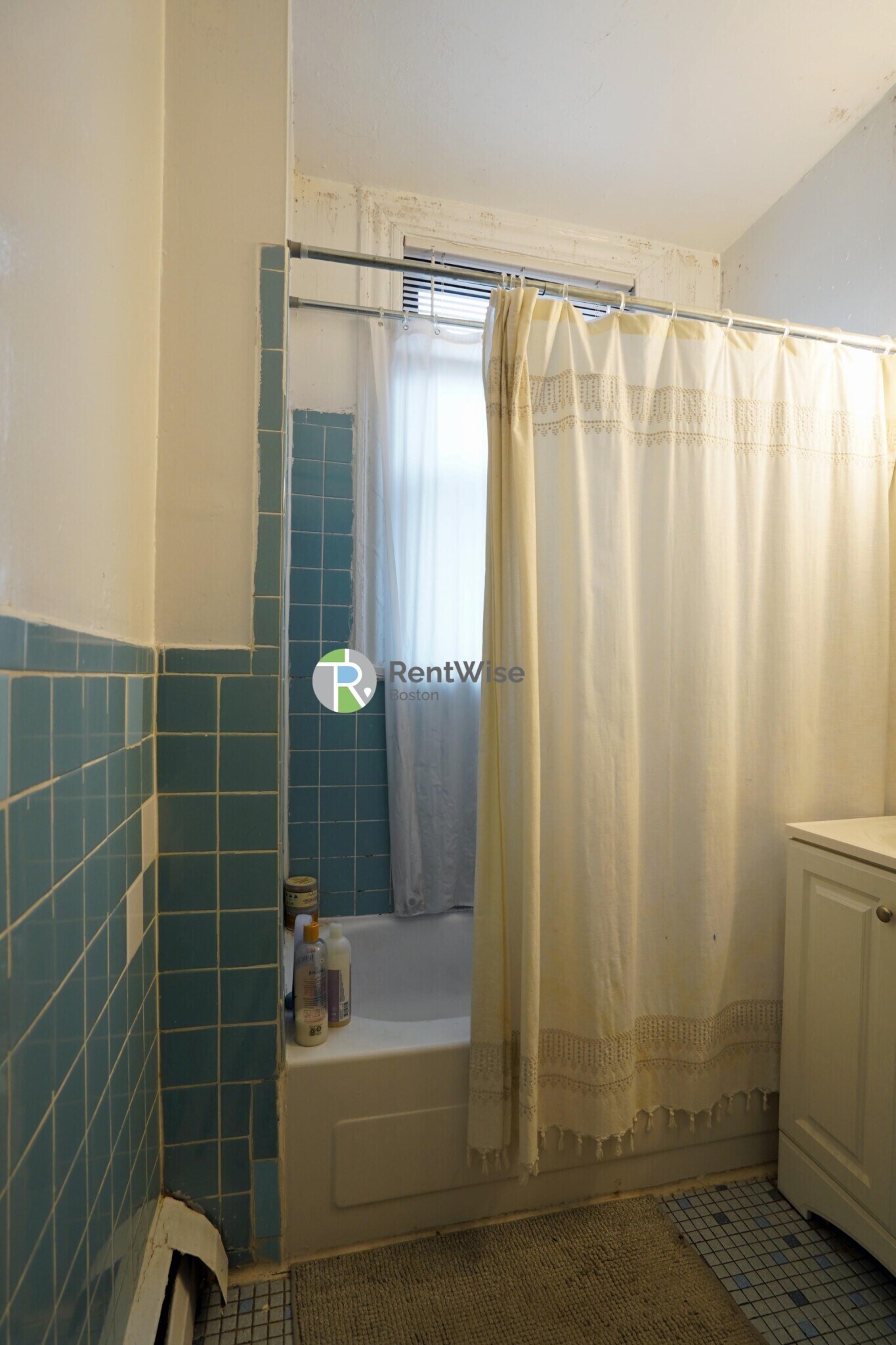 Building Photo - 72 Gardner St