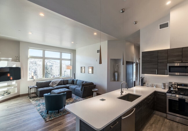 Building Photo - Chambers Lofts LLC