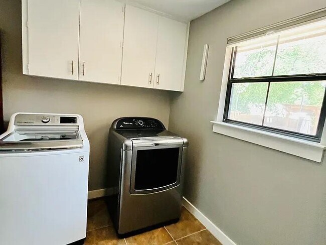 Building Photo - 2305 Comburg Castle Way