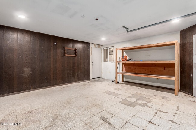 Building Photo - 1122 E Marny Rd