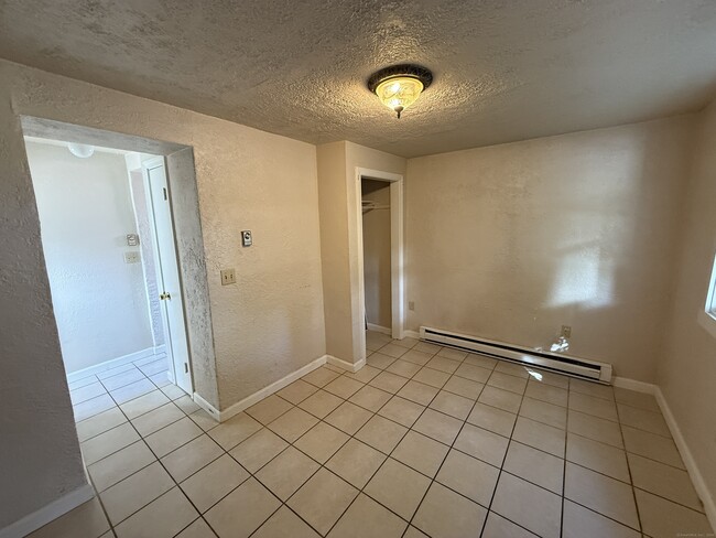 Building Photo - 164 Shore Dr