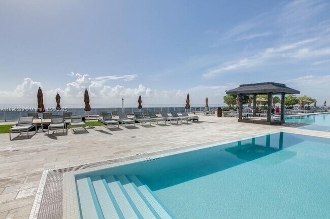 Building Photo - 1850 S Ocean Dr