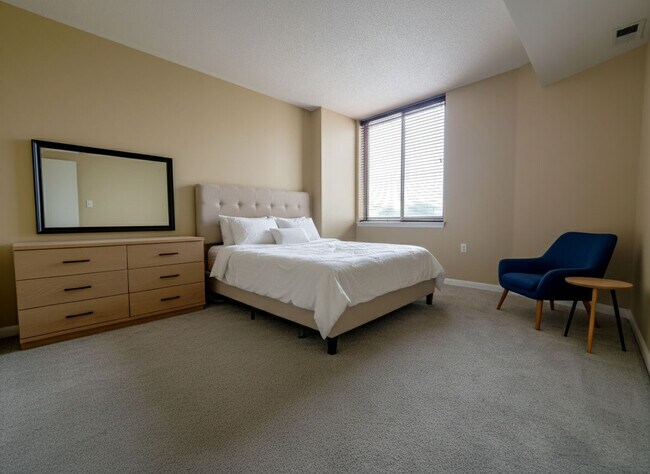 Building Photo - 851 N Glebe Rd