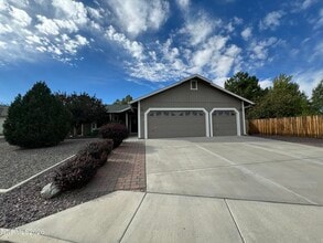 Building Photo - 2175 Albatross Way
