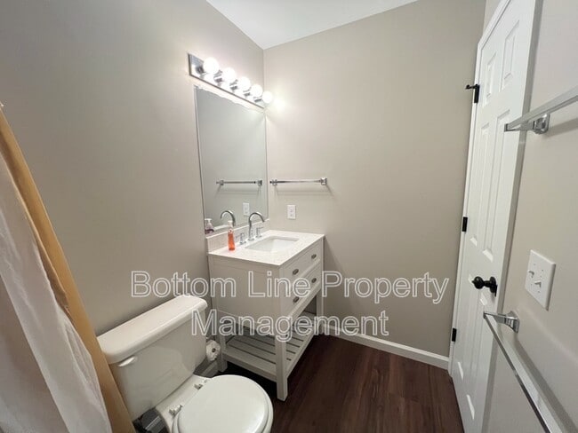 Building Photo - 3279 Mannington Dr