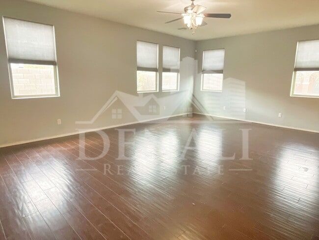 Building Photo - 51 S 57th Pl