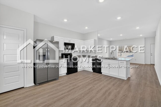 Building Photo - 2644 E Gila Wy