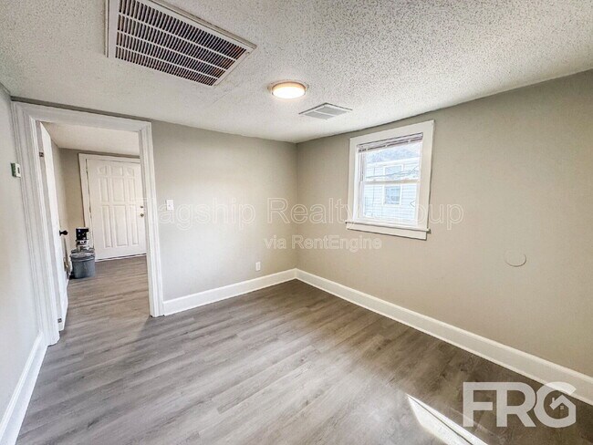 Building Photo - 600 Howell St