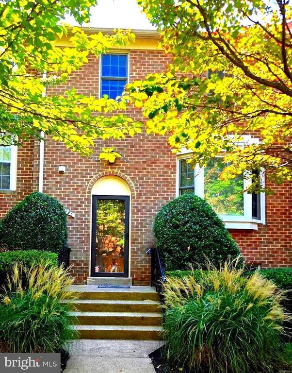 Building Photo - 10195 Valentino Dr