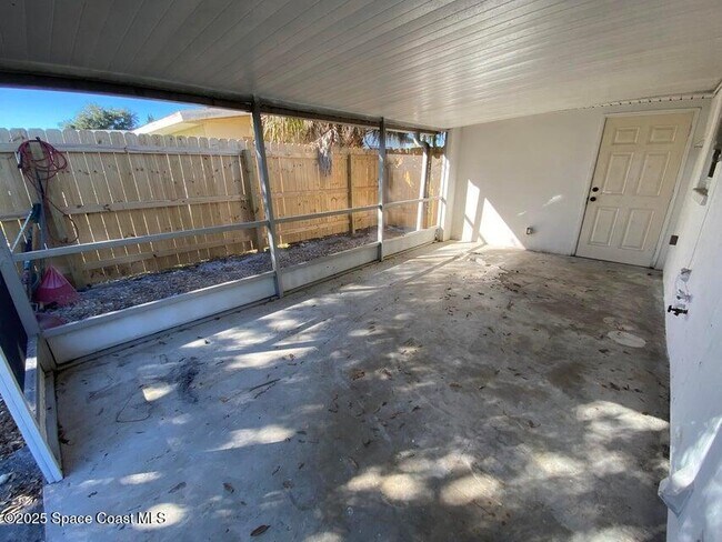 Building Photo - 2801 Lorna Dr
