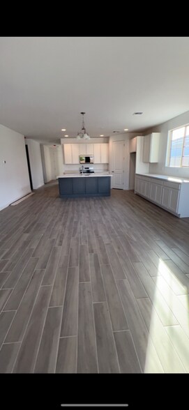 Building Photo - 4561 S Element