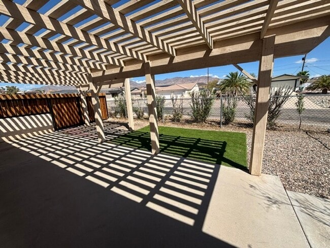 Building Photo - 3753 Tehachapi Dr
