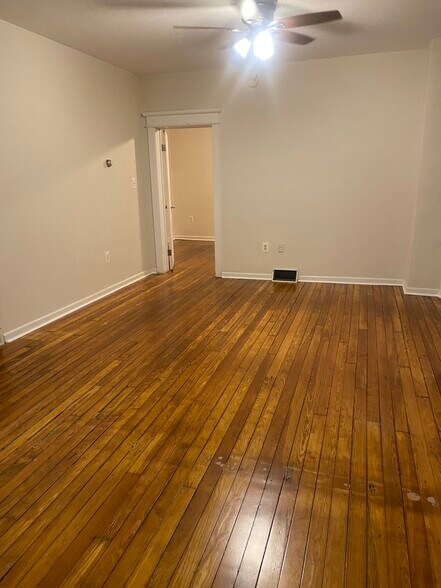 Building Photo - 6815 Ridge Ave