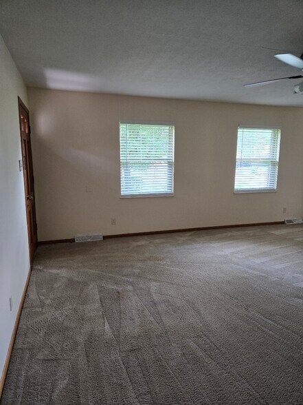 Building Photo - 11617 S Williamsburg Dr