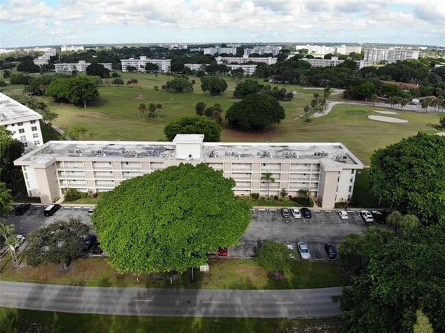 Building Photo - 2601 S Course Dr