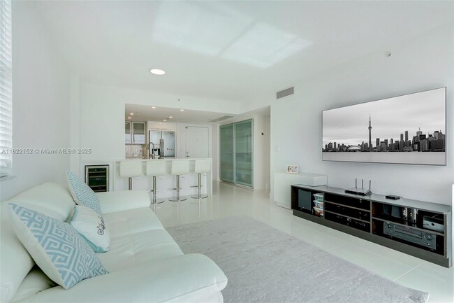 Building Photo - 3000 Coral Wy