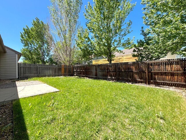 Building Photo - Beautiful Duplex with Attached Garage and ...