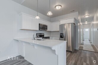 Building Photo - **Move-In Ready Condo with Spectacular Mou...