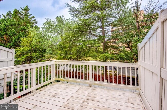 Building Photo - 12050 Edgemere Cir