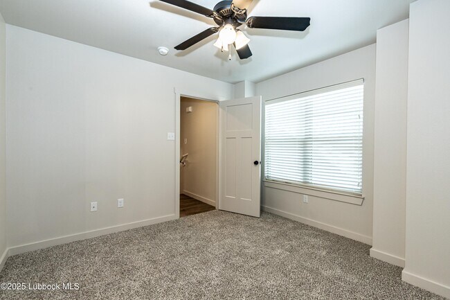 Building Photo - 2527 138th St