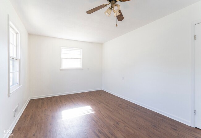Building Photo - 370 N Bazil Ave