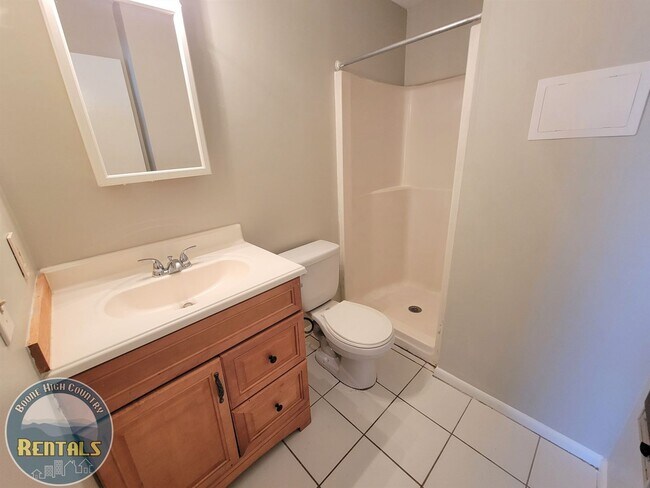 Building Photo - 2 Bedroom Condo At College Place