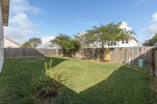 Building Photo - 6105 Larrycrest Dr