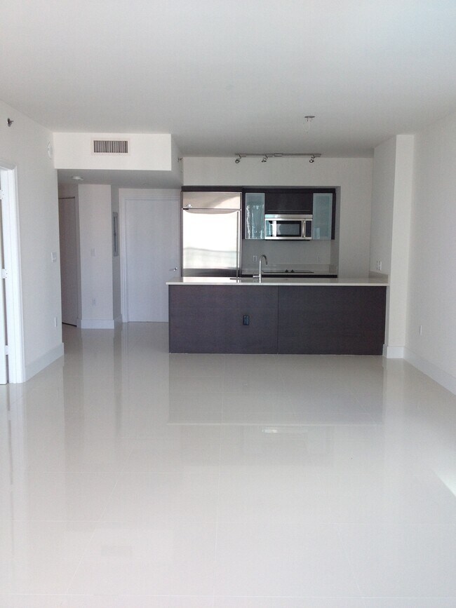 Building Photo - 500 Brickell Ave