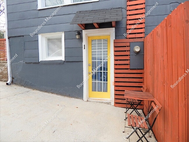 Primary Photo - 522 Morgan St NE