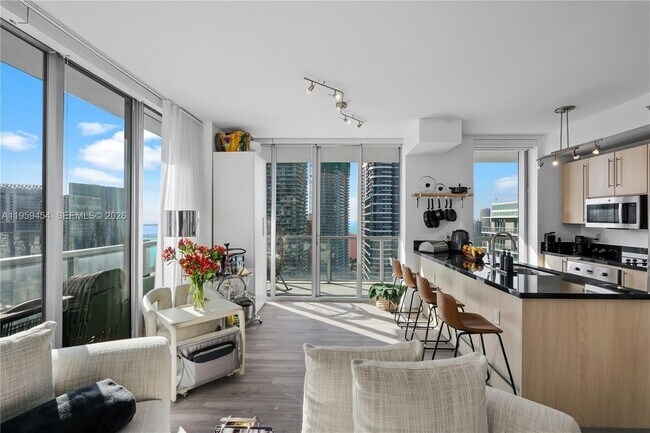 Building Photo - 1111 SW 1st Ave