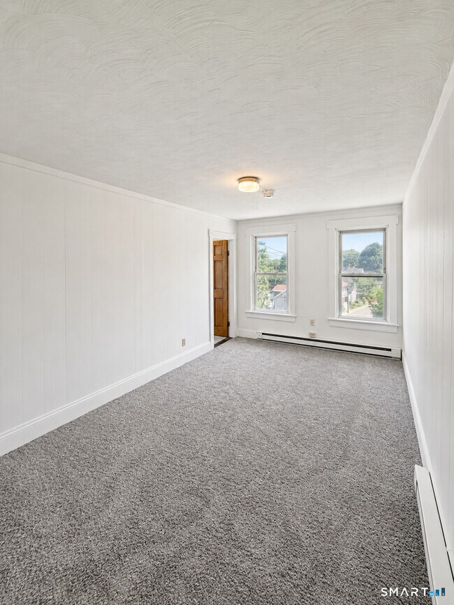 Building Photo - 136 Chapman St