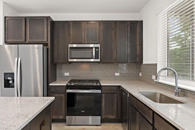 Building Photo - 1206 Sarabeth Way