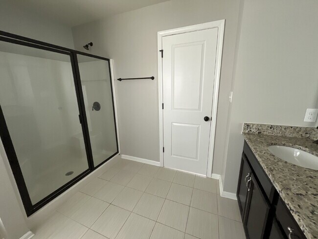 Building Photo - "Charming 4-Bed High Point Home with Granite Elegance & Cozy Fireplace!"