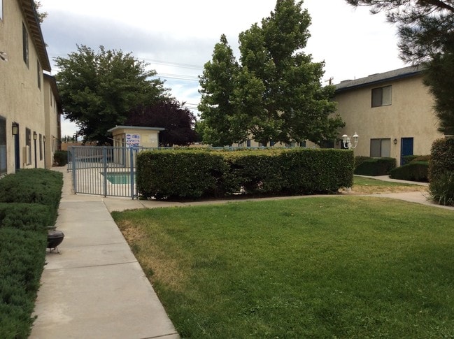 Building Photo - 16131-16153 Bear Valley Rd