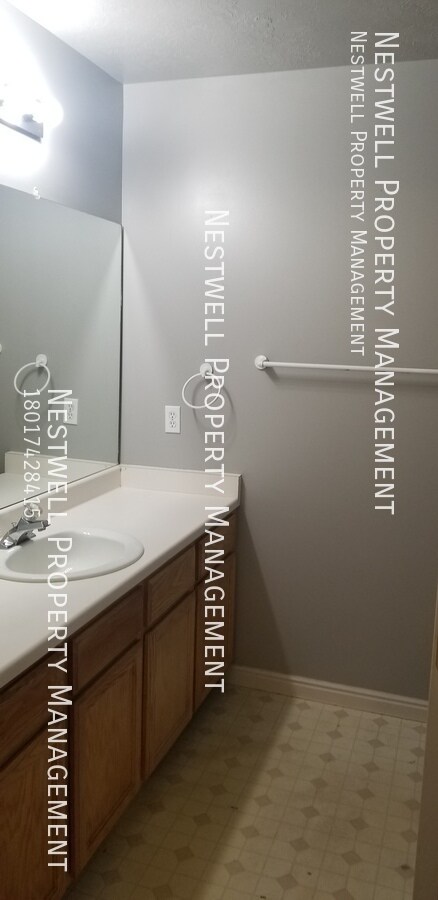 Building Photo - Cute 3-bed Townhome in West Jordan
