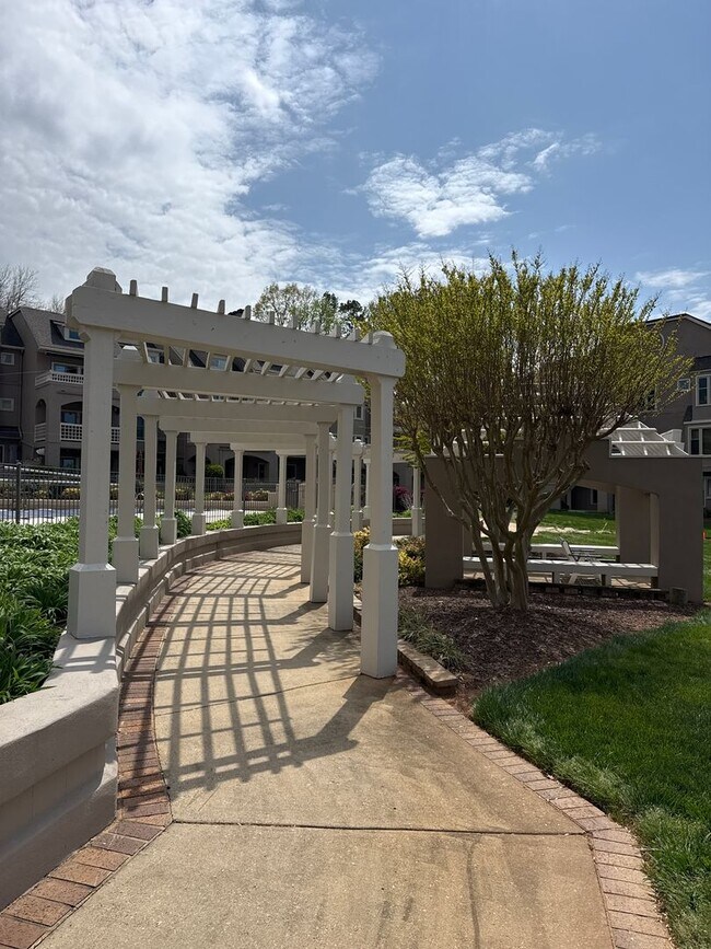 Building Photo - 2 Bedroom Condo in  Portside at Davidson Landing!