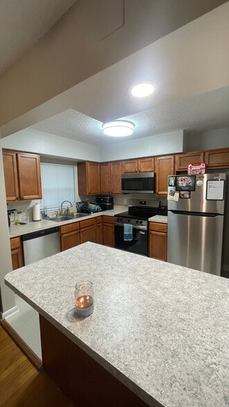 Shared Kitchen - 5654 Baywood Ter